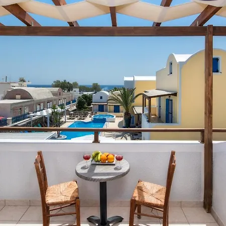 Eleftheria 3* Perivolos (Santorini)