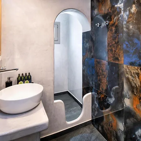 Eleftheria 3* Perivolos (Santorini)